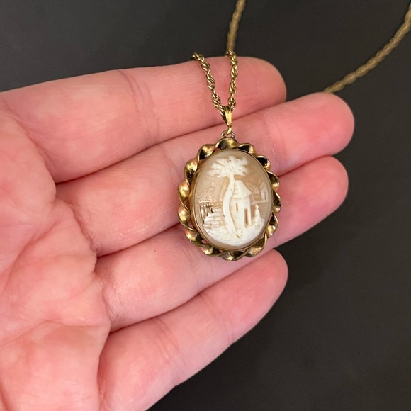 Rebecca at the Well Gold Filled Carved Shell Cameo - Picture 4 of 14